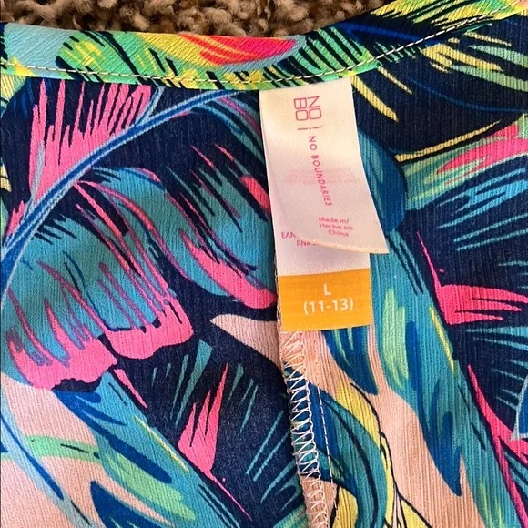 Vibrant Tropical Leaf Print Dress - Picture 2 of 11